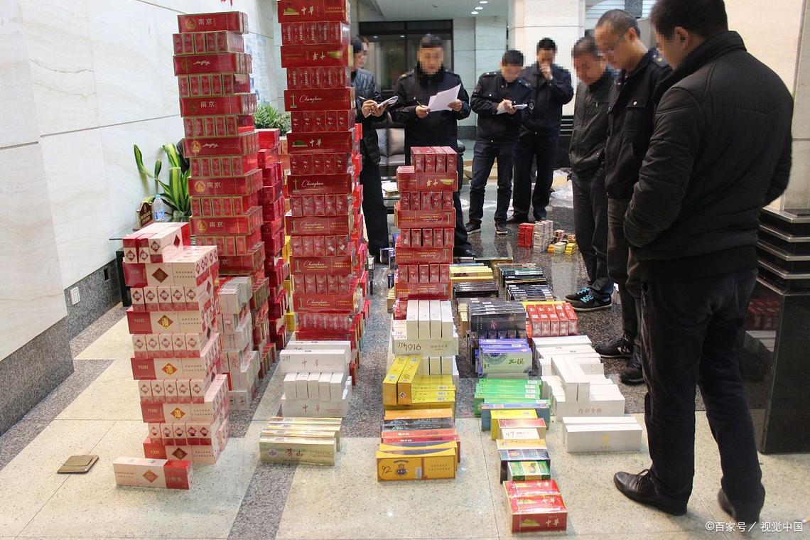 直播带货新动向，男子公开兜售高档香烟，视频播放引发社会热议