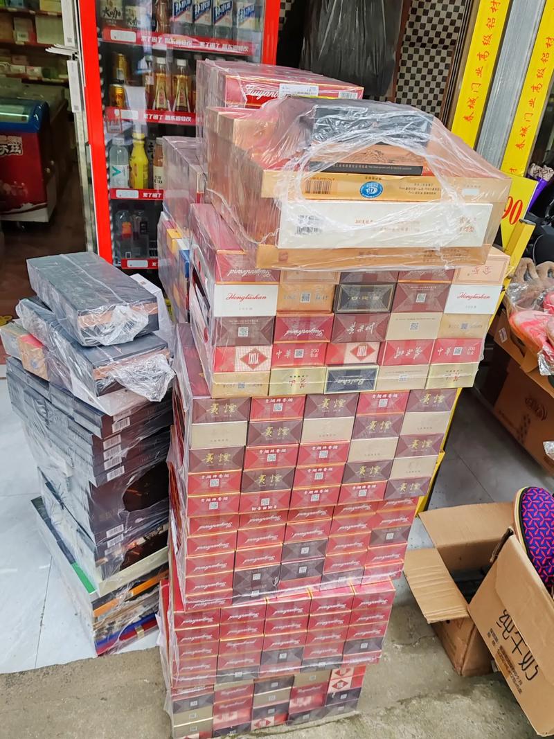 在中国烟草行业是国家严格控制的行业之一批发香烟需要遵循相关的法律法规。以下是一些基本的步骤和注意事项
